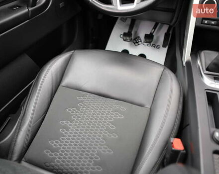 Черный Ленд Ровер Discovery Sport, объемом двигателя 2 л и пробегом 142 тыс. км за 23899 $, фото 127 на Automoto.ua