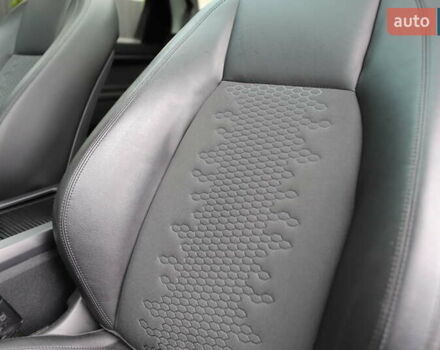 Черный Ленд Ровер Discovery Sport, объемом двигателя 2 л и пробегом 142 тыс. км за 23899 $, фото 113 на Automoto.ua