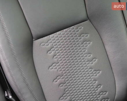 Черный Ленд Ровер Discovery Sport, объемом двигателя 2 л и пробегом 142 тыс. км за 23899 $, фото 168 на Automoto.ua