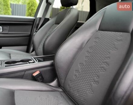 Черный Ленд Ровер Discovery Sport, объемом двигателя 2 л и пробегом 142 тыс. км за 23899 $, фото 112 на Automoto.ua