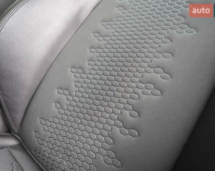 Черный Ленд Ровер Discovery Sport, объемом двигателя 2 л и пробегом 142 тыс. км за 23899 $, фото 115 на Automoto.ua