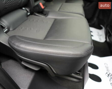 Черный Ленд Ровер Discovery Sport, объемом двигателя 2 л и пробегом 142 тыс. км за 23899 $, фото 152 на Automoto.ua