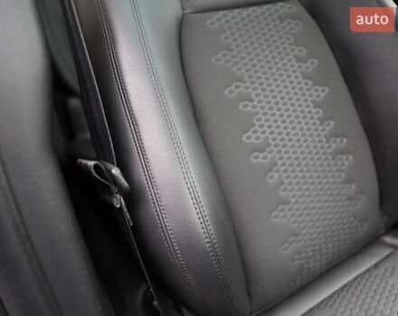 Черный Ленд Ровер Discovery Sport, объемом двигателя 2 л и пробегом 142 тыс. км за 23899 $, фото 138 на Automoto.ua