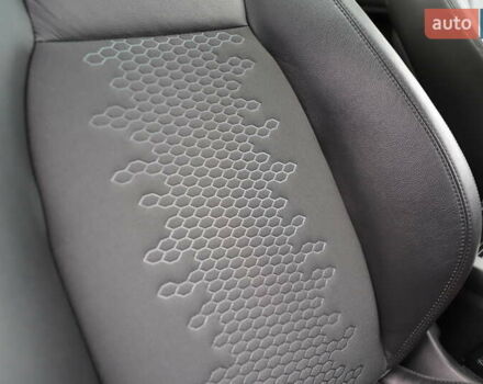 Черный Ленд Ровер Discovery Sport, объемом двигателя 2 л и пробегом 142 тыс. км за 23899 $, фото 139 на Automoto.ua