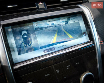 Красный Ленд Ровер Discovery Sport, объемом двигателя 2 л и пробегом 77 тыс. км за 45000 $, фото 18 на Automoto.ua