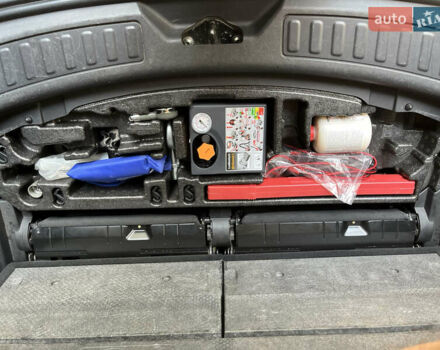 Серый Ленд Ровер Discovery Sport, объемом двигателя 2 л и пробегом 182 тыс. км за 21400 $, фото 17 на Automoto.ua