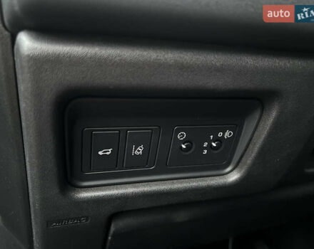 Сірий Ленд Ровер Discovery Sport, об'ємом двигуна 2 л та пробігом 10 тис. км за 18700 $, фото 19 на Automoto.ua