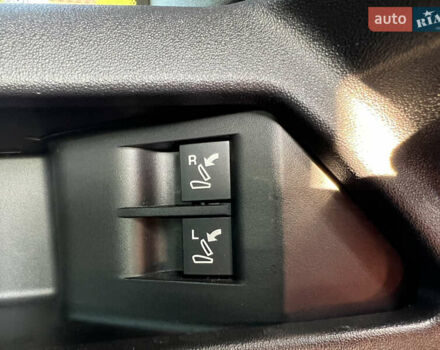 Серый Ленд Ровер Discovery Sport, объемом двигателя 2 л и пробегом 84 тыс. км за 20500 $, фото 55 на Automoto.ua