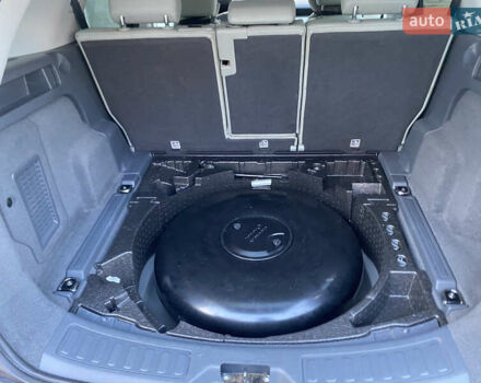 Серый Ленд Ровер Discovery Sport, объемом двигателя 2 л и пробегом 96 тыс. км за 19000 $, фото 9 на Automoto.ua