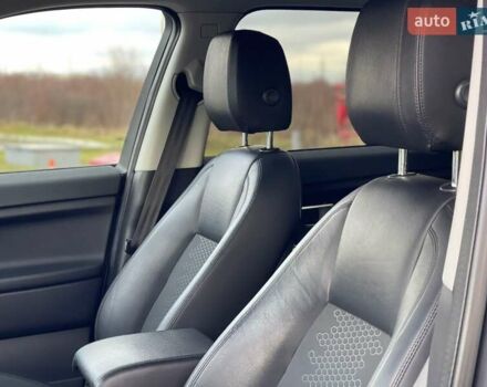 Серый Ленд Ровер Discovery Sport, объемом двигателя 2 л и пробегом 114 тыс. км за 19999 $, фото 18 на Automoto.ua