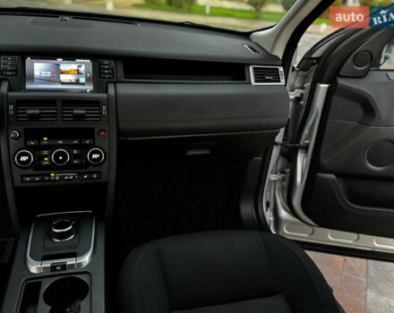 Серый Ленд Ровер Discovery Sport, объемом двигателя 2 л и пробегом 96 тыс. км за 19900 $, фото 21 на Automoto.ua