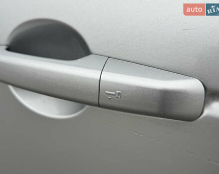 Серый Ленд Ровер Discovery Sport, объемом двигателя 2 л и пробегом 243 тыс. км за 19450 $, фото 14 на Automoto.ua