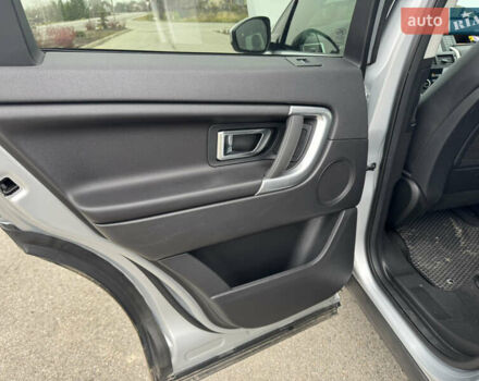 Серый Ленд Ровер Discovery Sport, объемом двигателя 2 л и пробегом 243 тыс. км за 19450 $, фото 23 на Automoto.ua