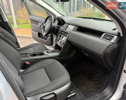 Сірий Ленд Ровер Discovery Sport, об'ємом двигуна 2 л та пробігом 136 тис. км за 19900 $, фото 17 на Automoto.ua