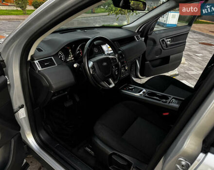 Серый Ленд Ровер Discovery Sport, объемом двигателя 2 л и пробегом 96 тыс. км за 19900 $, фото 10 на Automoto.ua