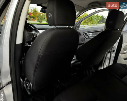 Серый Ленд Ровер Discovery Sport, объемом двигателя 2 л и пробегом 96 тыс. км за 19900 $, фото 13 на Automoto.ua