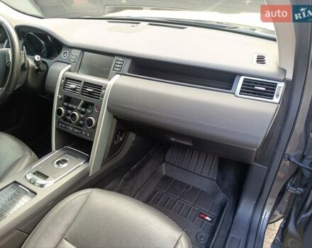 Серый Ленд Ровер Discovery Sport, объемом двигателя 2 л и пробегом 93 тыс. км за 22000 $, фото 13 на Automoto.ua