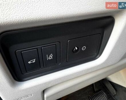 Серый Ленд Ровер Discovery Sport, объемом двигателя 2 л и пробегом 110 тыс. км за 24600 $, фото 20 на Automoto.ua