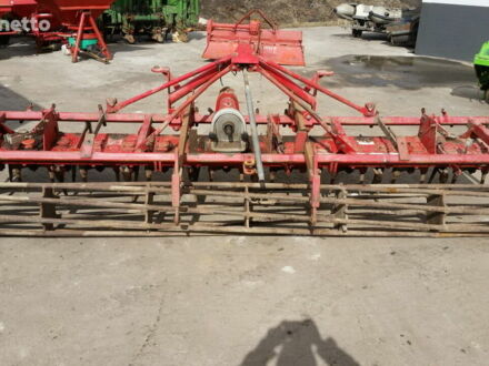 Lely 400 1985 в Житомире на Automoto.ua Красный Lely 400, объемом двигателя 0 л и пробегом 0 тыс. км за 3161 $, фото 1 на Automoto.ua