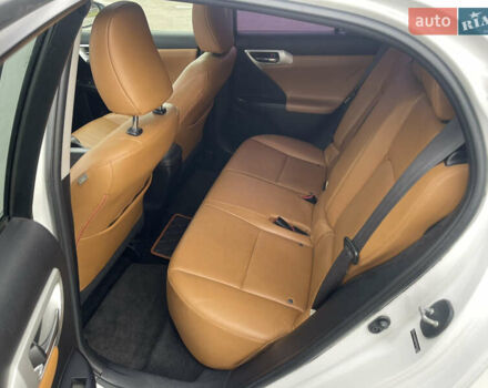 Белый Лексус СТ, объемом двигателя 1.8 л и пробегом 184 тыс. км за 11000 $, фото 9 на Automoto.ua