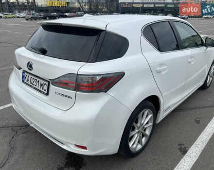 Белый Лексус СТ, объемом двигателя 1.8 л и пробегом 184 тыс. км за 11000 $, фото 3 на Automoto.ua