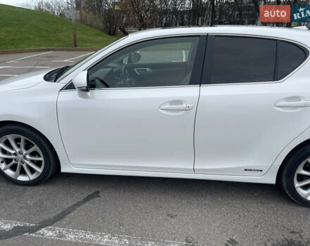 Белый Лексус СТ, объемом двигателя 1.8 л и пробегом 184 тыс. км за 11000 $, фото 16 на Automoto.ua