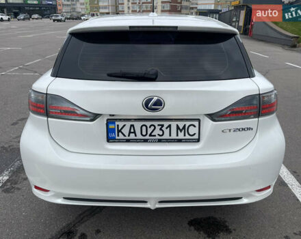 Белый Лексус СТ, объемом двигателя 1.8 л и пробегом 184 тыс. км за 11000 $, фото 4 на Automoto.ua