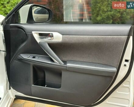 Білий Лексус СТ, об'ємом двигуна 1.8 л та пробігом 171 тис. км за 10500 $, фото 42 на Automoto.ua