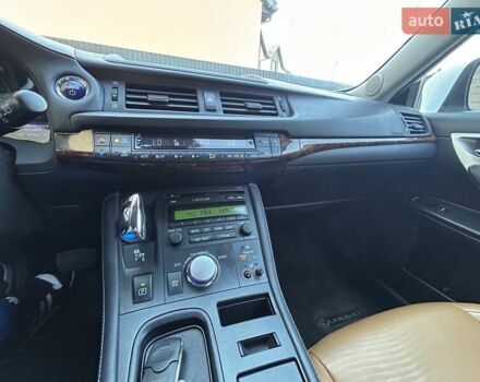 Белый Лексус СТ, объемом двигателя 1.8 л и пробегом 159 тыс. км за 12500 $, фото 13 на Automoto.ua