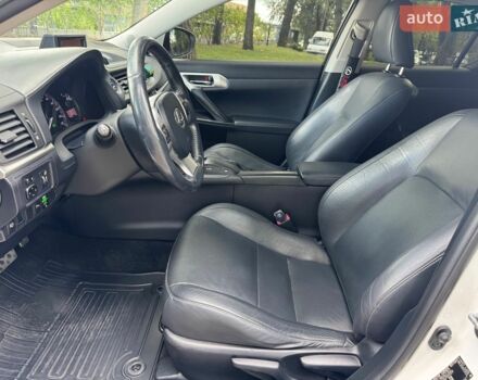 Білий Лексус СТ, об'ємом двигуна 1.8 л та пробігом 140 тис. км за 14000 $, фото 14 на Automoto.ua