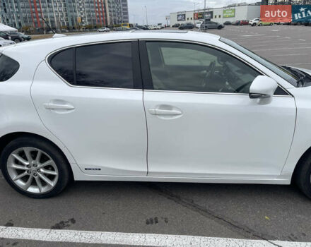 Белый Лексус СТ, объемом двигателя 1.8 л и пробегом 184 тыс. км за 11000 $, фото 2 на Automoto.ua