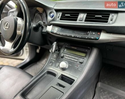 Білий Лексус СТ, об'ємом двигуна 1.8 л та пробігом 171 тис. км за 10500 $, фото 47 на Automoto.ua