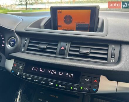 Білий Лексус СТ, об'ємом двигуна 1.8 л та пробігом 140 тис. км за 14000 $, фото 26 на Automoto.ua