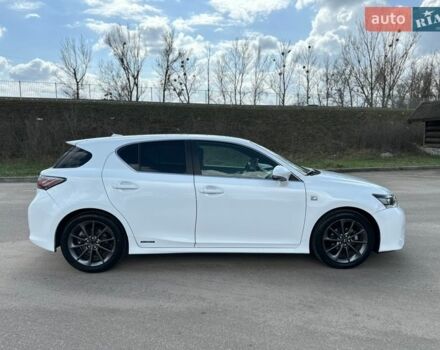 Белый Лексус СТ, объемом двигателя 1.8 л и пробегом 192 тыс. км за 14500 $, фото 3 на Automoto.ua