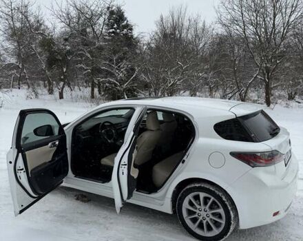 Белый Лексус СТ, объемом двигателя 1.8 л и пробегом 130 тыс. км за 13500 $, фото 4 на Automoto.ua