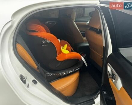 Білий Лексус СТ, об'ємом двигуна 1.8 л та пробігом 288 тис. км за 11500 $, фото 16 на Automoto.ua