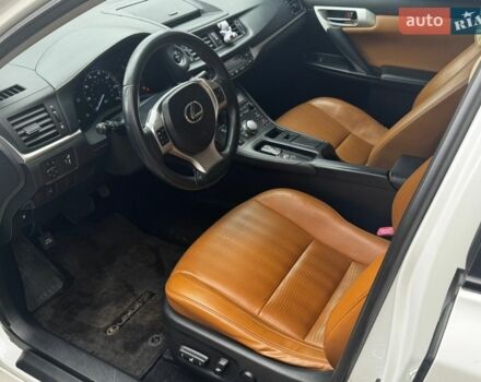 Білий Лексус СТ, об'ємом двигуна 1.8 л та пробігом 288 тис. км за 11500 $, фото 10 на Automoto.ua