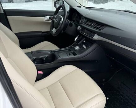 Белый Лексус СТ, объемом двигателя 1.8 л и пробегом 130 тыс. км за 13500 $, фото 7 на Automoto.ua