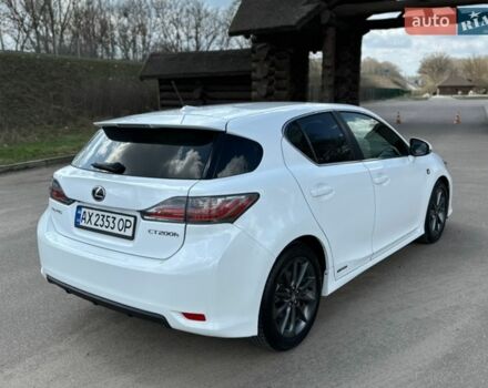 Белый Лексус СТ, объемом двигателя 1.8 л и пробегом 192 тыс. км за 14500 $, фото 4 на Automoto.ua