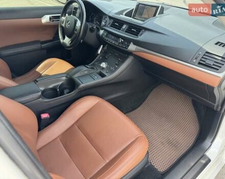 Белый Лексус СТ, объемом двигателя 1.8 л и пробегом 110 тыс. км за 12900 $, фото 10 на Automoto.ua
