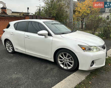 Белый Лексус СТ, объемом двигателя 1.8 л и пробегом 220 тыс. км за 11000 $, фото 2 на Automoto.ua