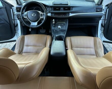 Білий Лексус СТ, об'ємом двигуна 1.8 л та пробігом 270 тис. км за 11250 $, фото 1 на Automoto.ua