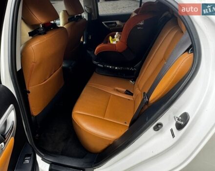 Білий Лексус СТ, об'ємом двигуна 1.8 л та пробігом 288 тис. км за 11500 $, фото 14 на Automoto.ua