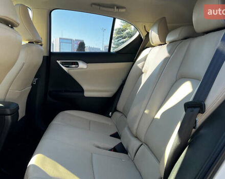 Білий Лексус СТ, об'ємом двигуна 1.8 л та пробігом 130 тис. км за 14400 $, фото 23 на Automoto.ua