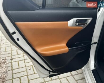 Білий Лексус СТ, об'ємом двигуна 1.8 л та пробігом 288 тис. км за 11500 $, фото 15 на Automoto.ua