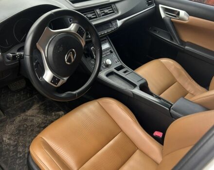 Белый Лексус СТ, объемом двигателя 1.8 л и пробегом 200 тыс. км за 10850 $, фото 2 на Automoto.ua