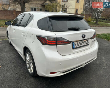 Белый Лексус СТ, объемом двигателя 1.8 л и пробегом 220 тыс. км за 11000 $, фото 4 на Automoto.ua