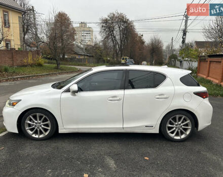Белый Лексус СТ, объемом двигателя 1.8 л и пробегом 220 тыс. км за 11000 $, фото 3 на Automoto.ua