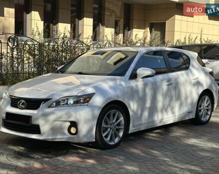 Лексус СТ 2013 в Одессе на Automoto.ua Белый Лексус СТ, объемом двигателя 1.8 л и пробегом 92 тыс. км за 15500 $, фото 3 на Automoto.ua