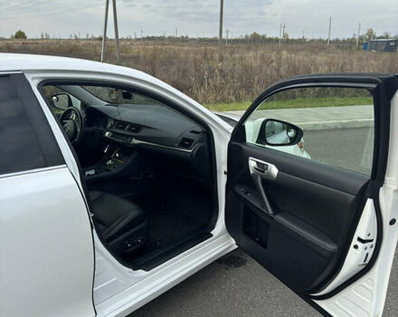 Лексус СТ 2013 в Киеве на Automoto.ua Белый Лексус СТ, объемом двигателя 1.8 л и пробегом 91 тыс. км за 13200 $, фото 9 на Automoto.ua